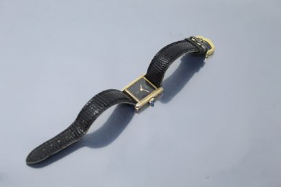 CARTIER( Must de) 
Ladies' wristwatch, rectangular gold-plated metal case, black...