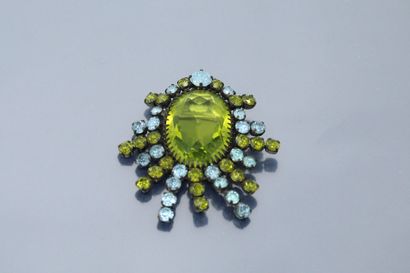 null CISSY ZOLTOWSKA

Radiant brooch decorated with green and blue strass cabochons...
