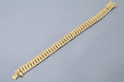Bracelet en or jaune 18k (750) à maille américaine....