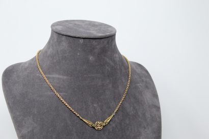 null Necklace in 18k (750) yellow gold, Jaseron mesh, a rosette in the center.



Neck...