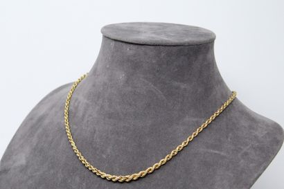 null Necklace in 18k (750) yellow gold, with cord mesh.



Neck size : 46 cm - Weight...