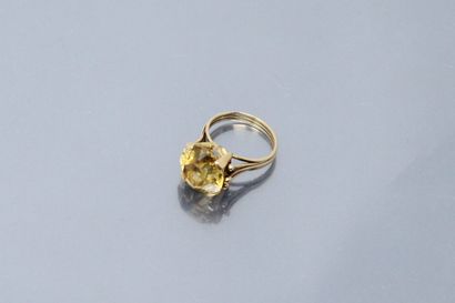 null 18k (750) yellow gold ring with a citrine.

Finger size : 49 - Gross weight...