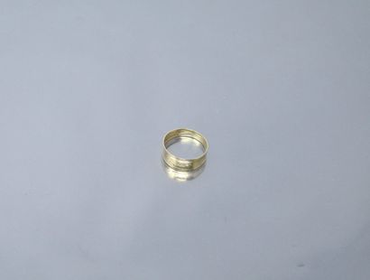null Ring in 18k (750) hammered yellow gold. 

Finger size: 56 - Gross weight: 1.13...