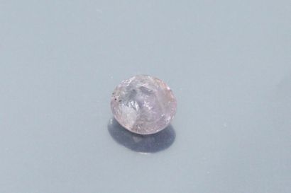 null Round purple-pink sapphire on paper.

Accompanied by a GIA certificate indicating...