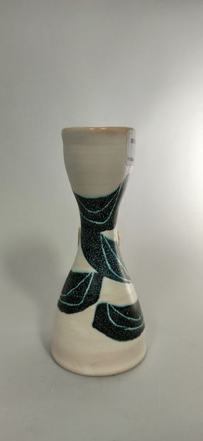 null 
DEBLANDER Robert (1924 - 2010)

1950's jug with abstract decoration

White...