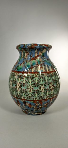 null GERBINO Jean (1876-1966),

Vase à décor d'une frise géométrique 

Mosaïque de...