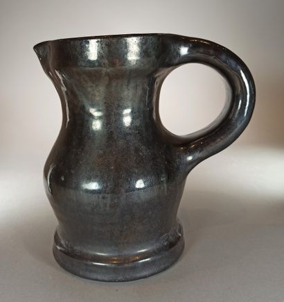 null PICAULT Robert (1919-2000)

A black enamelled ceramic jug, signed Picault Point.



Ht....