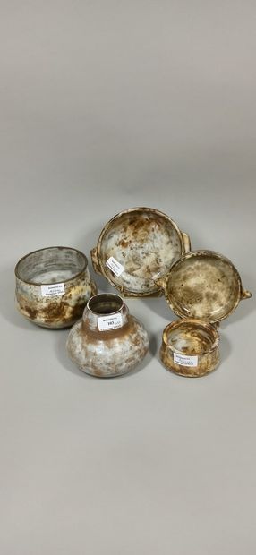 null KOSTANDA Alexander (1921- 2007)

Set of five pieces with speckled decoration:

-...