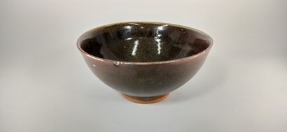 null 
PIGOTT Gwyn Hanssen (1935-2013)

Bowl on pedestal in brown speckled enamelled...