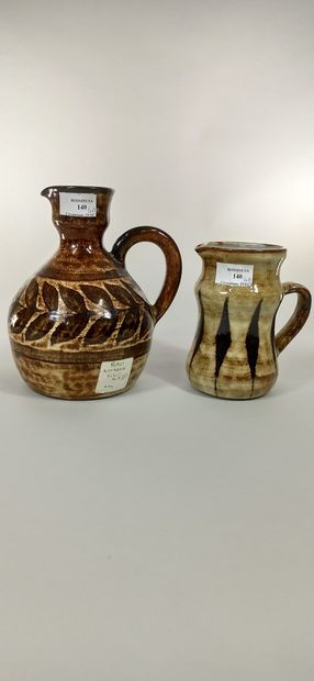 null PEROT Monique and Robert (born 1931)

Set of two pitchers.

Terre de Vallauris,...