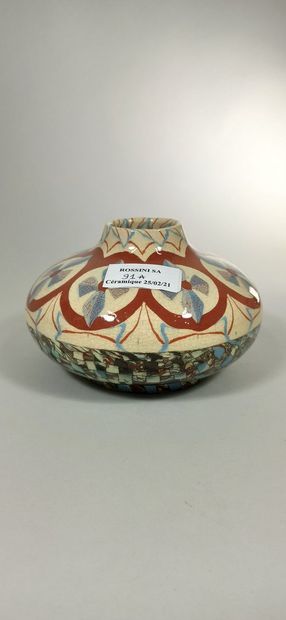 null GERBINO Jean (1876-1966),

Vase boule aplati

Mosaïque de terre, signature manuscrite...