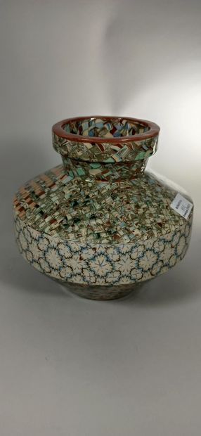 null GERBINO Jean (1876-1966),

Vase de forme cruche à décor bleu, vert et rose

Mosaïque...