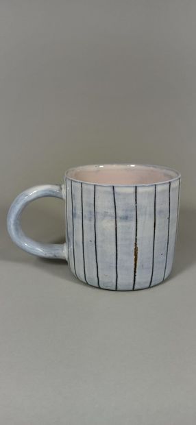 null INNOCENT Jacques (1926 -1958)



1 mug and a cup decorated with stripes, red...
