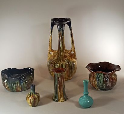 null BRETBY (Grande-Bretagne)



Ensemble de quatre vases et deux coupes en céramique...