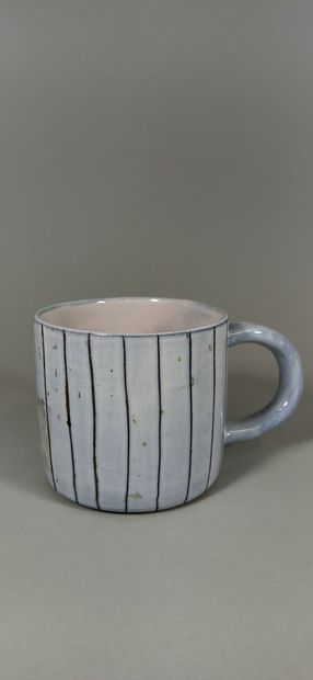 null INNOCENTI Jacques (1926 -1958)



1 mug et une coupelle décor de rayure, terre...