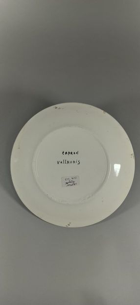 null CAPRON Roger (1922 - 2006)



Set of 3 plates. White earth. 



2 with grey...