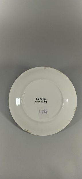 null CAPRON Roger (1922 - 2006)



Set of 3 plates. White earth. 



2 with grey...