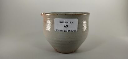 null 
PIGOTT Gwyn Hanssen (1935-2013)

Stoneware bowl with white / gray enamelled...
