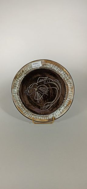 null CERENNE - Atelier (1943 -1980)

Lot de cinq pièces :

- Assiette à décor de...