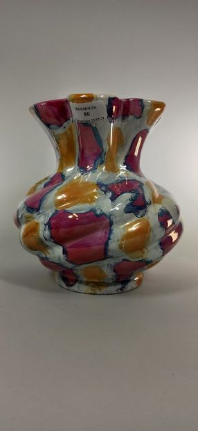 null FANINI (20th century)

Vase.

White earth, handwritten signature painted underneath.

Top....