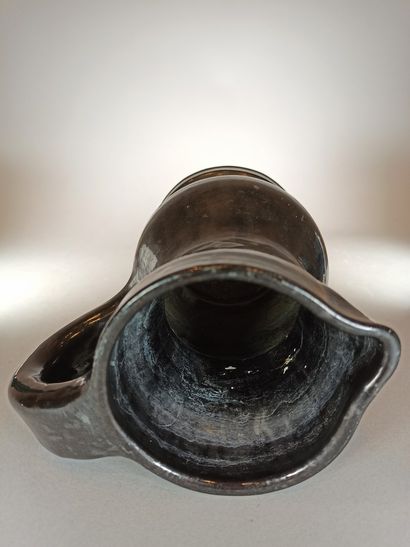 null PICAULT Robert (1919-2000)

A black enamelled ceramic jug, signed Picault Point.



Ht....