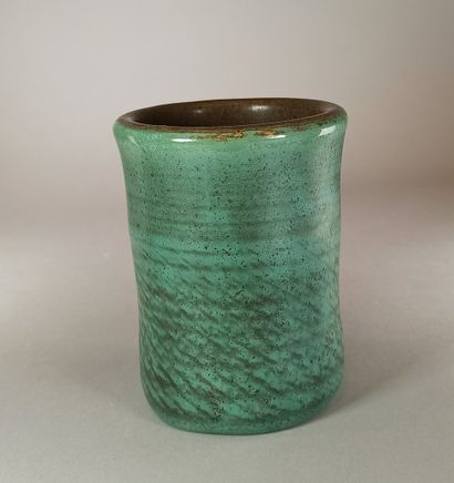 null DELACHENAL Louis (1897-1966)

Stoneware pot, exterior green enamel with anthracite...