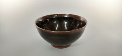 null 
PIGOTT Gwyn Hanssen (1935-2013)

Bowl on pedestal in brown speckled enamelled...
