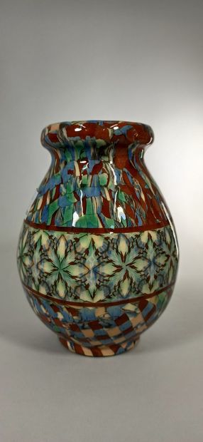 null GERBINO Jean (1876-1966),

Vase decorated with a frieze of stylized flowers

Clay...