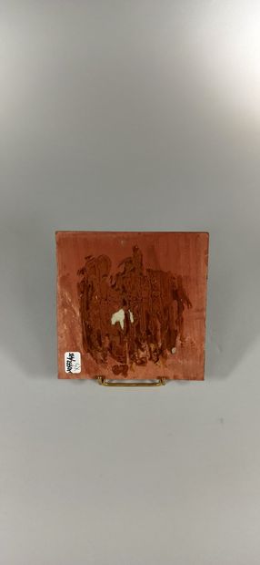 null COLUMN Alice 



3 square plates forming an abstract decoration, red earth of...