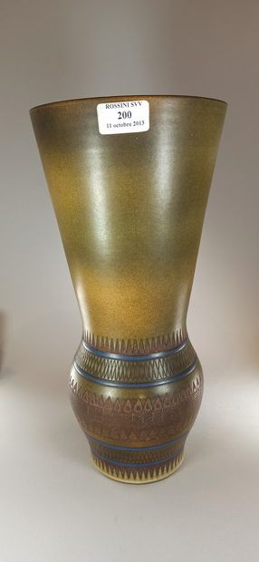 null MAUREL René (1910 -1986)

Large vase with fish decoration.

Terre de Vallauris,...