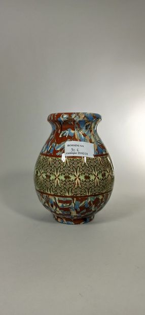 null GERBINO Jean (1876-1966),

Vase pansu à décor géométrique vert d'eau

Mosaïque...