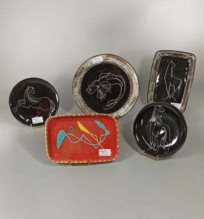 null CERENNE - Workshop (1943 -1980)

Set of five pieces:

- Plate with fish decoration...