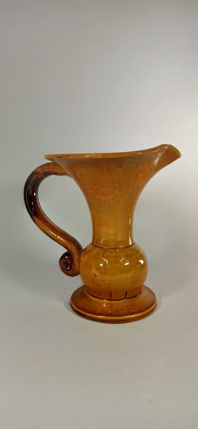 null VIEUX VALLAURIS - Au

Pitcher.

Terre de Vallauris, stamped under the coin.

Top....