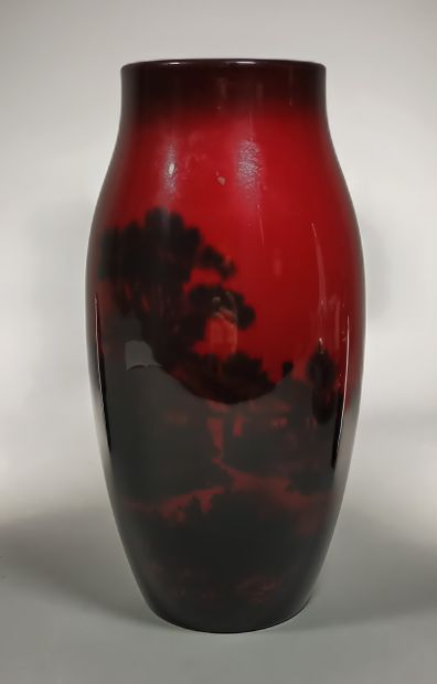 null ROYAL-DOULTON (GREAT BRITAIN)

Red enamelled earthenware vase decorated with...