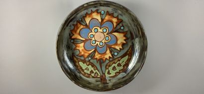 null AZEMA Martine 



Hollow dish with stylized flower decoration. Red earth from...