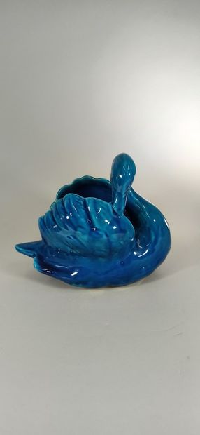 null MAUNIER Alain (20th century)

Turquoise swan sculpture.

White earth, stamped...