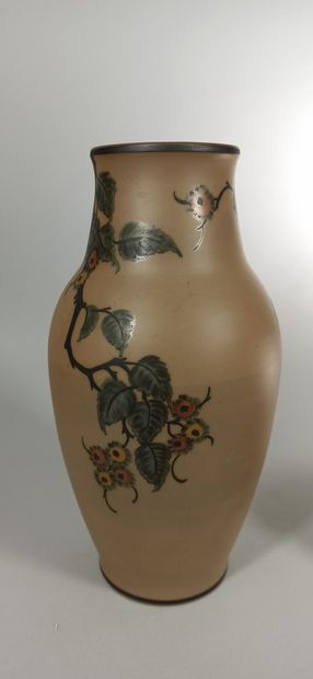 null HJORTH Lauritz in Bornholm (Denmark)



Set of 2 Art Deco period stoneware vases:



One...