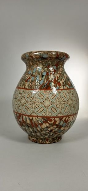 null GERBINO Jean (1876-1966),

Pansu vase decorated with a geometrical frieze

Clay...