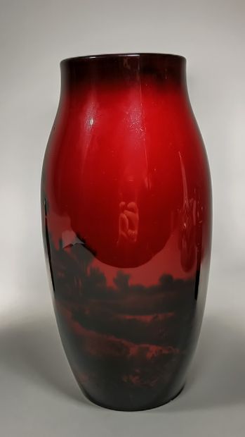 null ROYAL-DOULTON (GREAT BRITAIN)

Red enamelled earthenware vase decorated with...