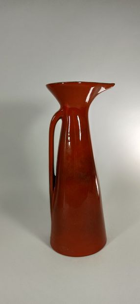null LESPINASSE Jean de (1896 -1979)

Large orange pitcher with troubadour decoration.

White...