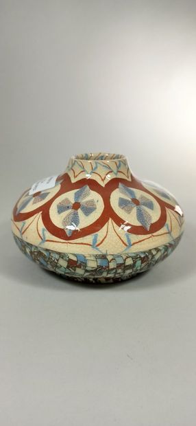 null GERBINO Jean (1876-1966),

Flattened ball vase

Clay mosaic, incised handwritten...