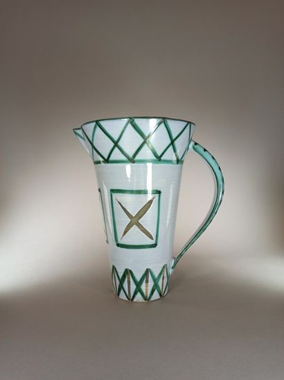 null WINNER Olivier for Robert PICAULT, 20th century

Pitcher.

White earth, handwritten...