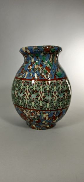 null GERBINO Jean (1876-1966),

Vase à décor d'une frise géométrique 

Mosaïque de...