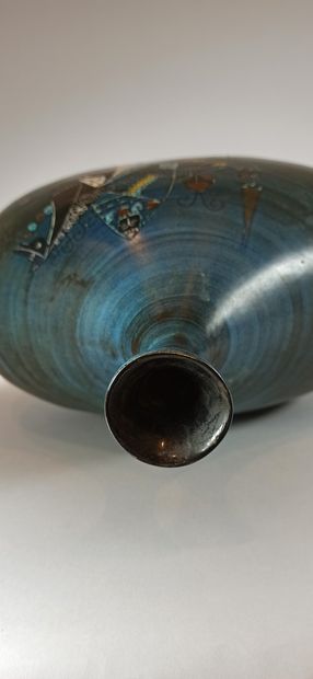 null LESPINASSE Jean de (1896 -1979)

Grand vase bleu à décor de guerriers médiévaux.

Terre...