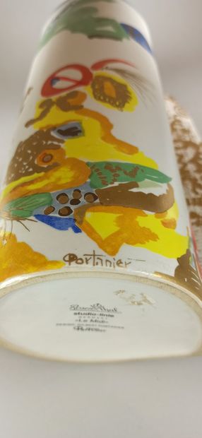 null PORTANIER Gilbert (born in 1926)

Rosenthal Edition Vase with abstract decoration.

White...