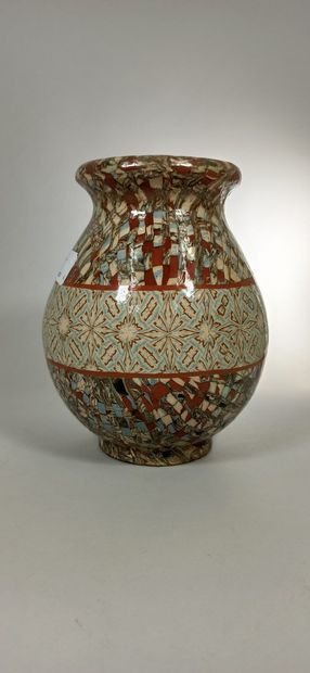 null GERBINO Jean (1876-1966),

Pansu vase decorated with a geometrical frieze

Clay...
