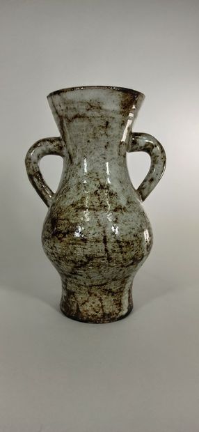 null DERVAL Jean (1925 - 2010)

Two-handled vase.

Terre de Vallauris, handwritten...