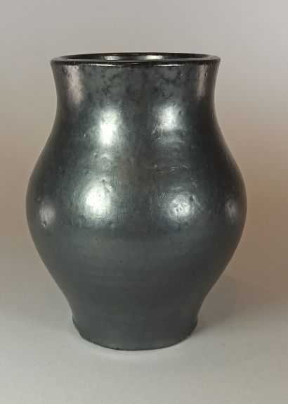 null PICAULT Robert (1919-2000)

Black enamelled ceramic baluster vase, signed Point...