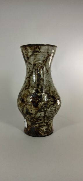 null DERVAL Jean (1925 - 2010)

Two-handled vase.

Terre de Vallauris, handwritten...