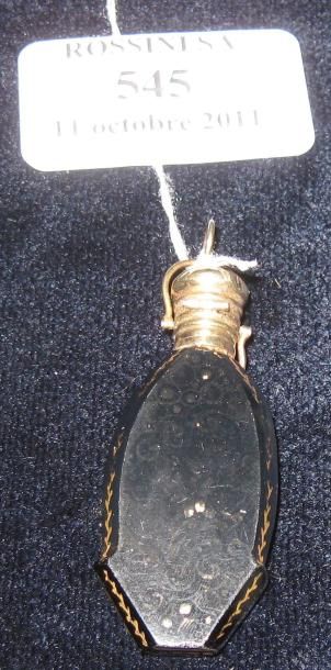 null Flacon miniature en opaline noire à décor or. Vers 1930. (accidents et manq...
